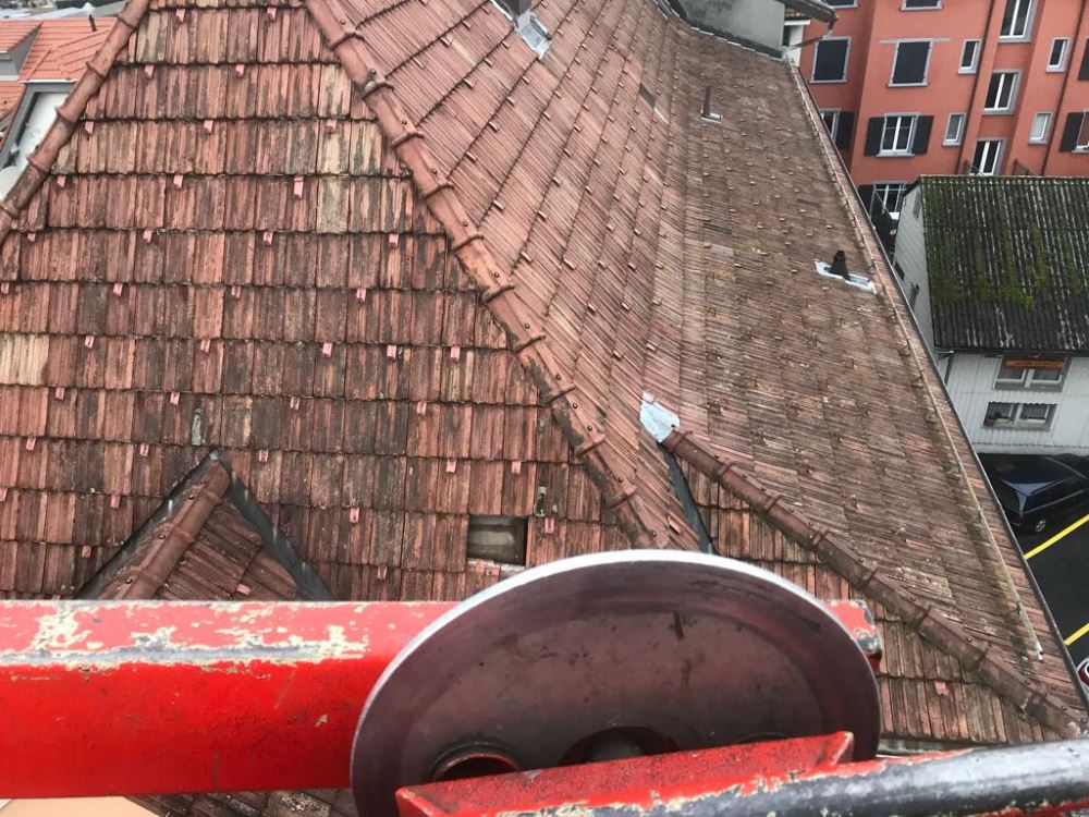 Unterhalt, Steildach von Kämpfer Bedachungen, Grenchen im Bezirk Lebern, Kanton Solothurn